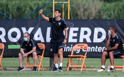 Antonio Hidalgo donant indicacions ahir a la Vall d'en Bas - Marc González Alomà - CES